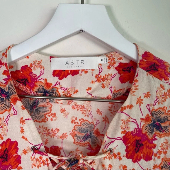 Astr The Label Hibiscus Floral Lace-Up Shift Dress size medium - Picture 4 of 7